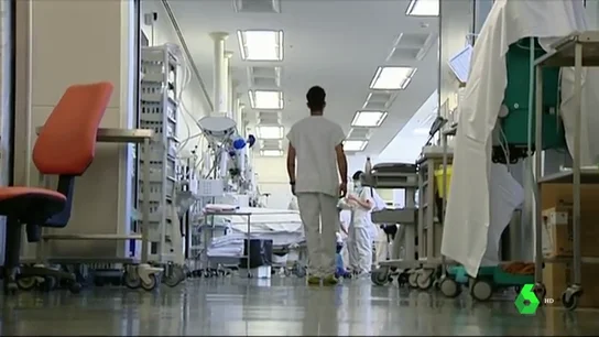 Imagen de un sanitario en un centro de salud Imagen de un sanitario en un centro de salud