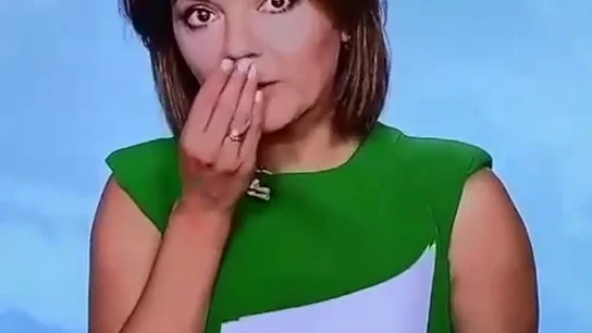 Una periodista ucraniana pierde un diente en directo Una periodista ucraniana pierde un diente en directo