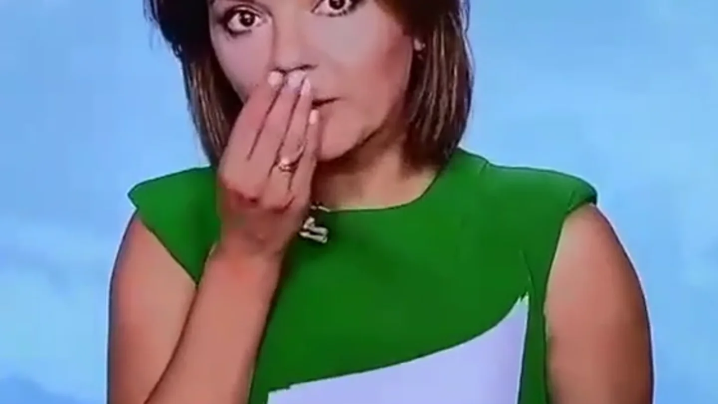 Una periodista ucraniana pierde un diente en directo Una periodista ucraniana pierde un diente en directo