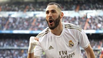 Karim Benzema celebra un gol