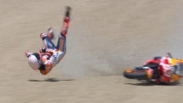 Aparatosa caída de Marc Márquez en Jerez