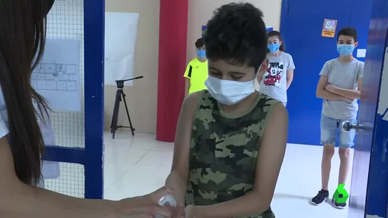 Incertidumbre ante la vuelta al cole: las familias retrasan la compra de uniformes y material escolar Incertidumbre ante la vuelta al cole: las familias retrasan la compra de uniformes y material escolar