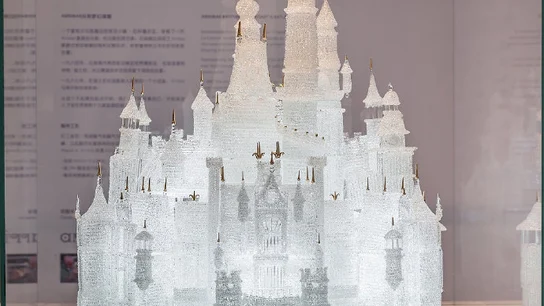 El castillo de vidrio más grande del mundo, roto a manos de dos niños El castillo de vidrio más grande del mundo, roto a manos de dos niños