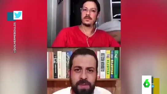 El momento en el que una mujer aparece desnuda detrás de su marido en una videollamada para la televisión El momento en el que una mujer aparece desnuda detrás de su marido en una videollamada para la televisión