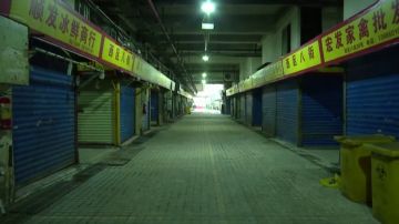 Un mercado cerrado en la ciudad china de Wuhan