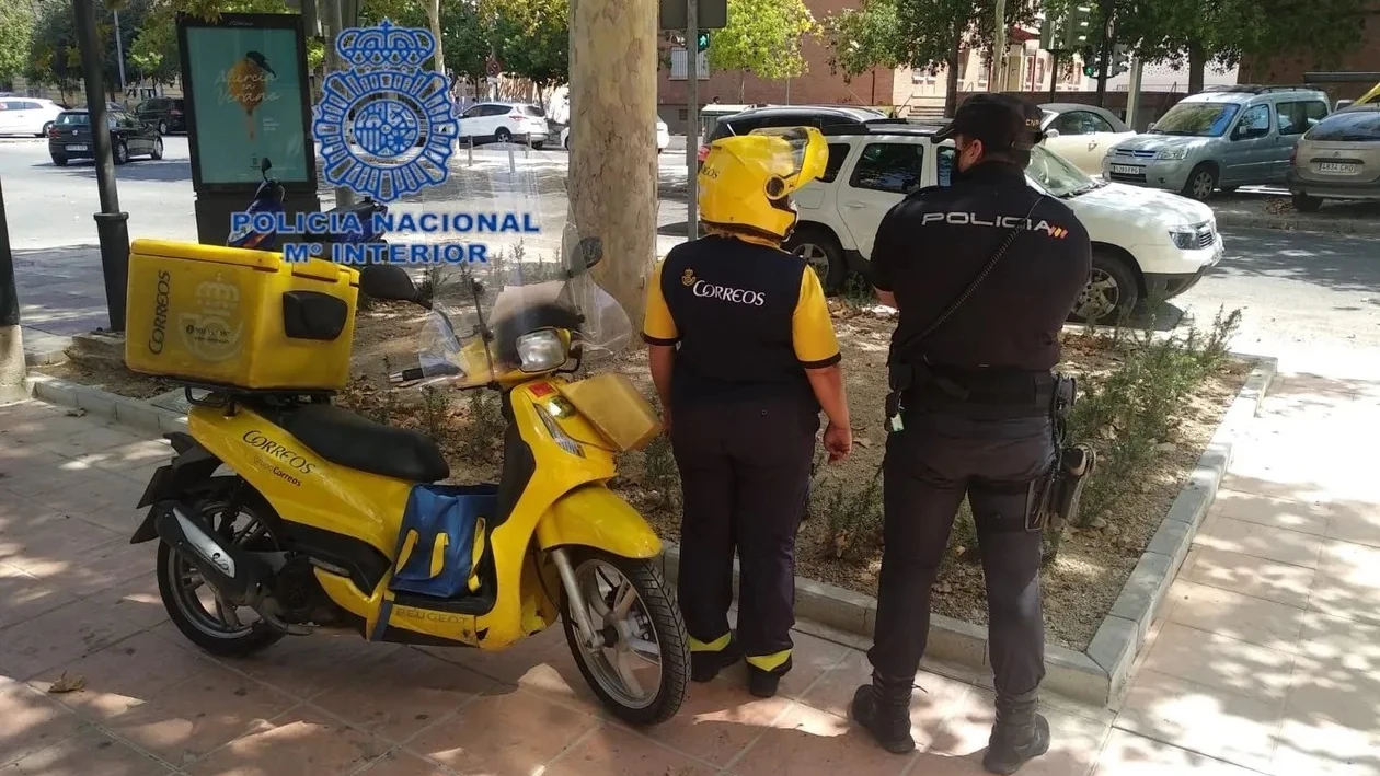 Repartidor y agente de Policía