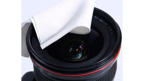 Las mismas gamuzas de microfibra para limpiar lentes de cámaras nos sirven para el móvil Las mismas gamuzas de microfibra para limpiar lentes de cámaras nos sirven para el móvil