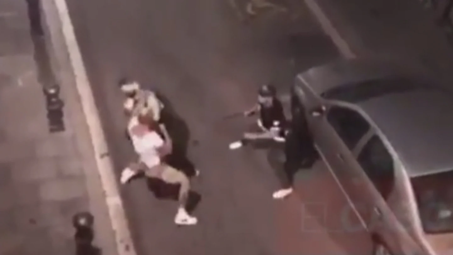 Un boxeador agrede a un mosso en Barcelona Un boxeador agrede a un mosso en Barcelona