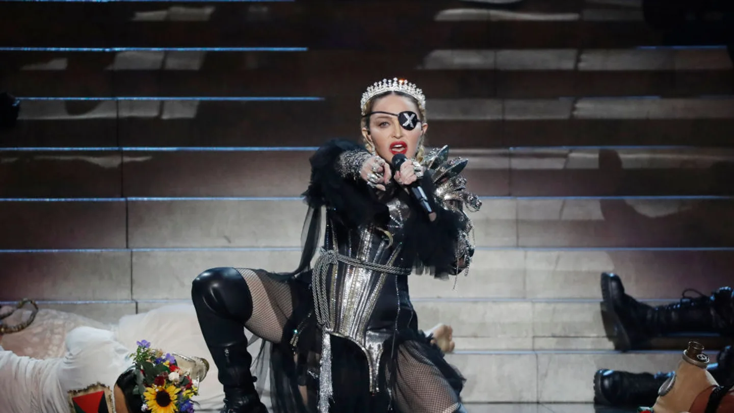 La icónica cantante publicó la escena de ´La Veneno´con su canción ´Vogue´ de fondo Madonna, 62 años de éxitos: Las canciones que la convirtieron en un icono