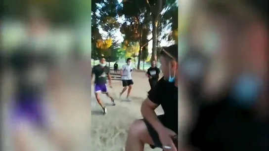 Multitudinaria pelea a machetazos en un parque en Zaragoza Multitudinaria pelea a machetazos en un parque en Zaragoza