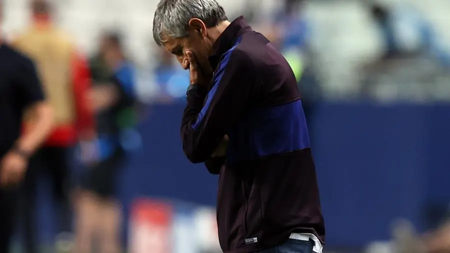 ​​Quique Setien, visiblemente preocupado durante el partido