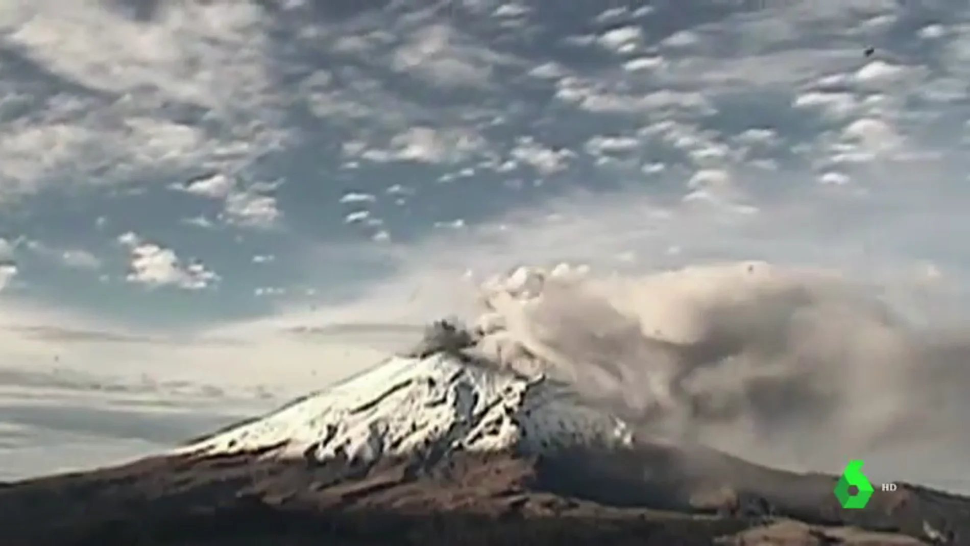 Las espectaculares imágenes del volcán Popocatépetl (México) en erupción