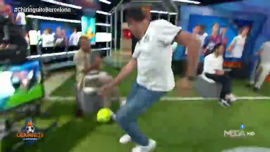 El baile de Tomás Roncero en la cara de Cristóbal Soria en 'El Chiringuito': "... siete, ocho, ¡Mambo!" El baile de Tomás Roncero en la cara de Cristóbal Soria en 'El Chiringuito': "... siete, ocho, ¡Mambo!"