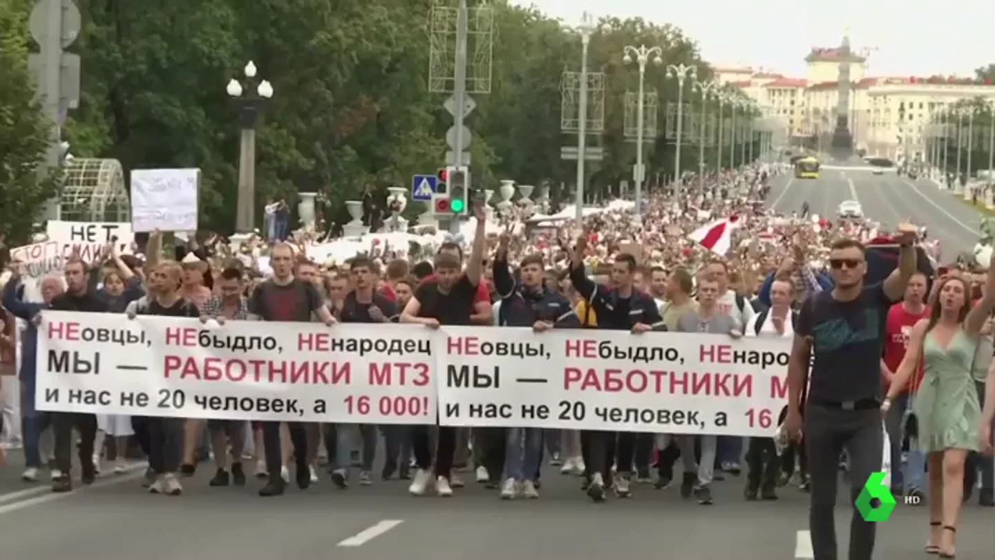 Miles de bielorrusos vuelven a llenar las calles contra Lukashenko, conocido como 'el último dictador de Europa' Miles de bielorrusos vuelven a llenar las calles contra Lukashenko, conocido como 'el último dictador de Europa'
