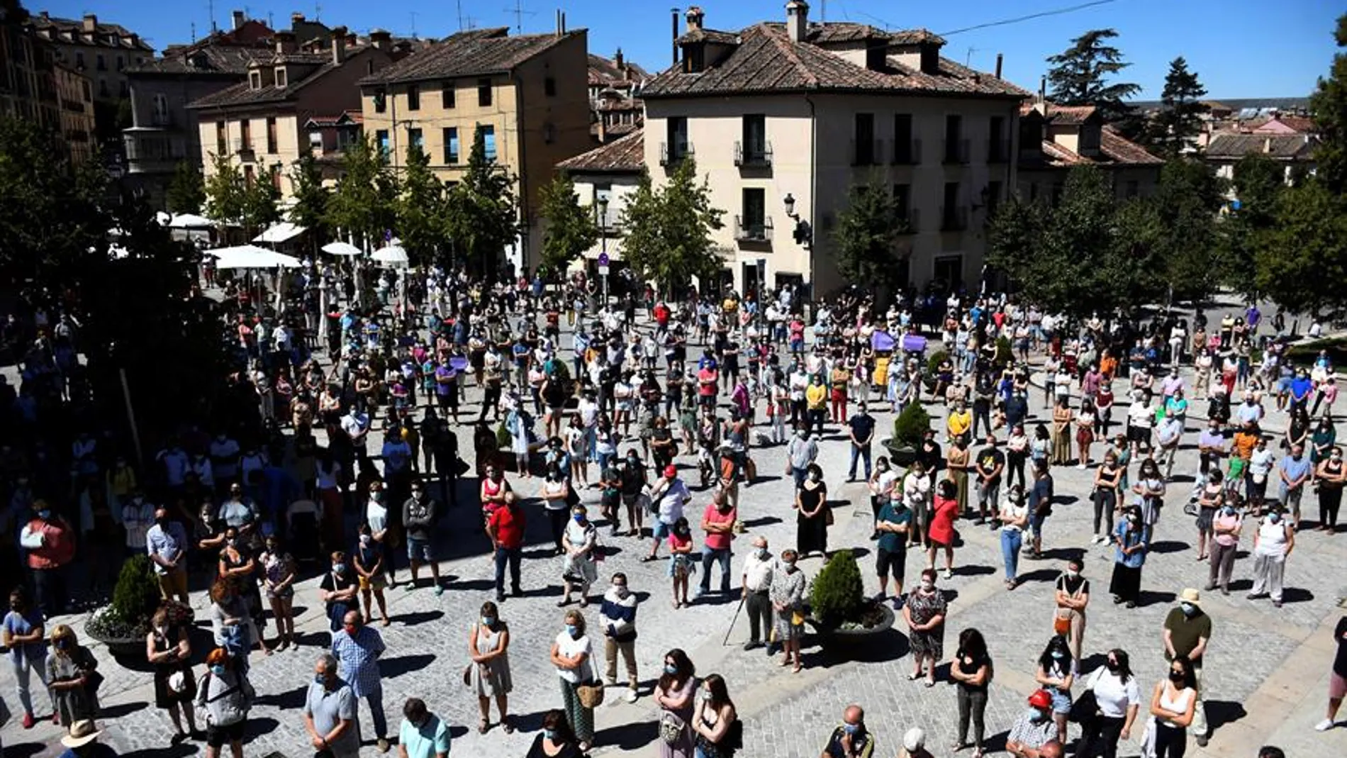 Concentración de repulsa por el asesinato machista de una mujer en La Granja, Segovia