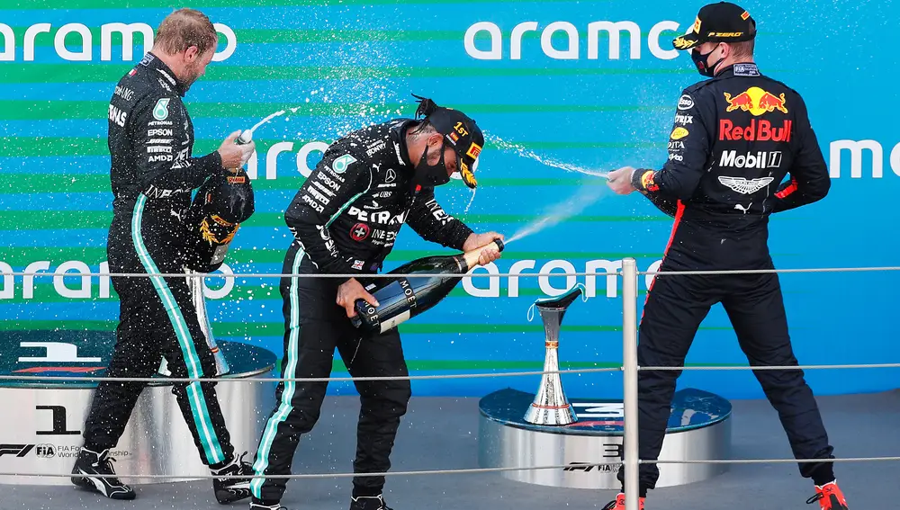 Lewis Hamilton se va al parón con 4 victorias de 6 posibles