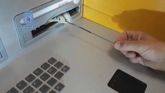 Cae una banda de estafadores de cajeros automáticos Cae una banda de estafadores de cajeros automáticos