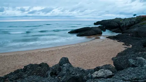 Playa de Cuberris en Ajo, Cantabria Playa de Cuberris en Ajo, Cantabria