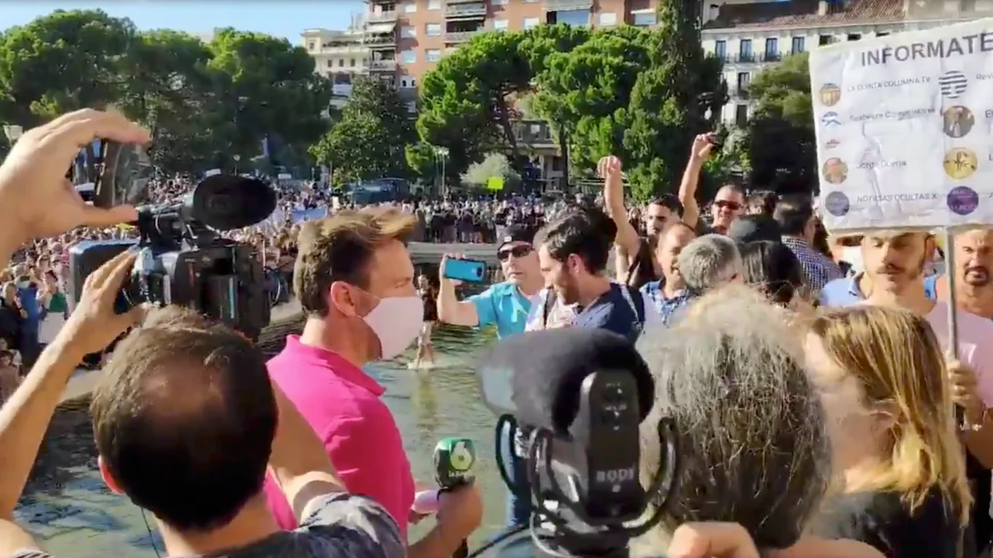 Increpan a un periodista de laSexta en la manifestación de Colón Increpan a un periodista de laSexta en la manifestación de Colón