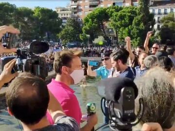 Increpan a un periodista de laSexta en la manifestación de Colón