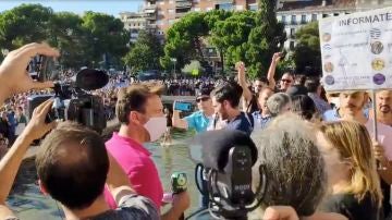 Increpan a un periodista de laSexta en la manifestación de Colón