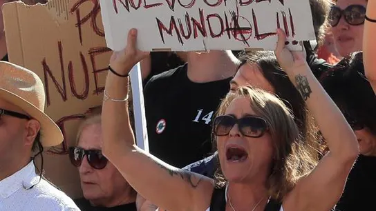 -Asistentes a la manifestación en la Plaza de Colón -Asistentes a la manifestación en la Plaza de Colón