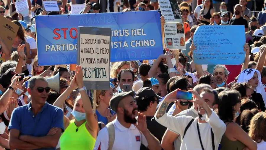 Vista de los asistentes a la manifestación en la Plaza de Colón.