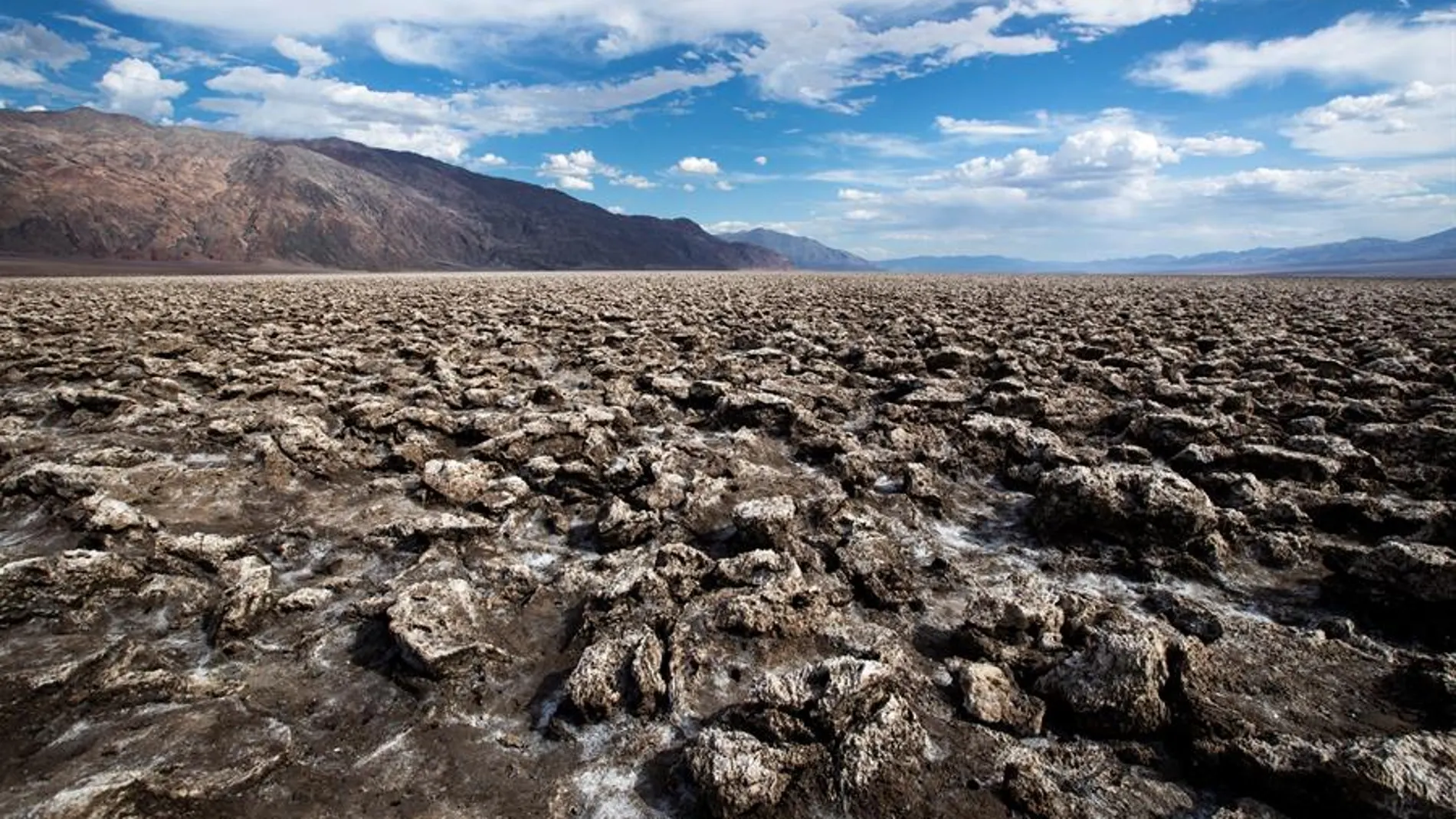  Death Valley es el Parque Nacional más grande de Estados Unidos, ubicado entre California y Nevada.
