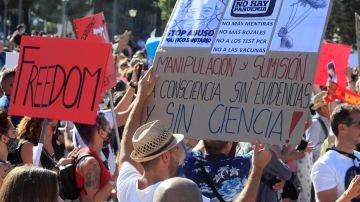 Manifestación contra el uso obligatorio de mascarilla en Madrid