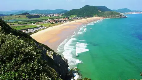 Playa de Berria en Santoña, Cantabria Playa de Berria en Santoña, Cantabria
