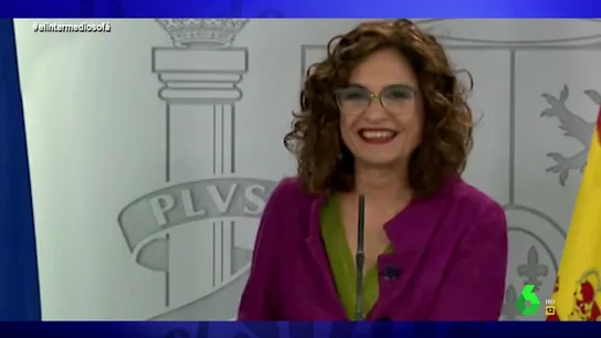 Vídeo manipulado - El mal trago de María Jesús Montero al confundir de forma reiterada el cargo de Pablo Iglesias Vídeo manipulado - El mal trago de María Jesús Montero al confundir de forma reiterada el cargo de Pablo Iglesias