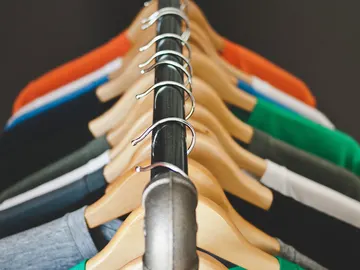 Ropa en una tienda Ropa en una tienda