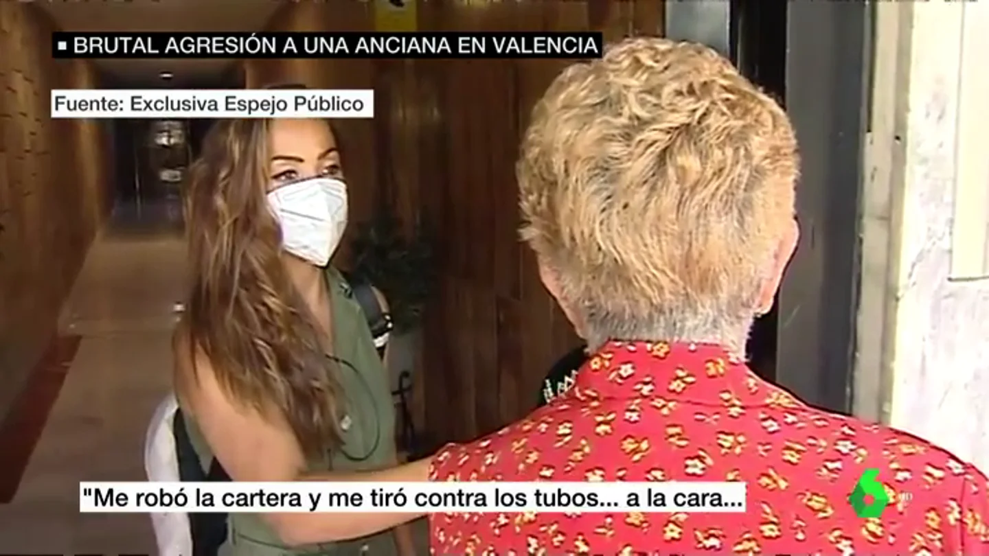 Habla la anciana agredida en su portal en Valencia: "Me robó la cartera, me tiró y empecé a sangrar" Habla la anciana agredida en su portal en Valencia: "Me robó la cartera, me tiró y empecé a sangrar"