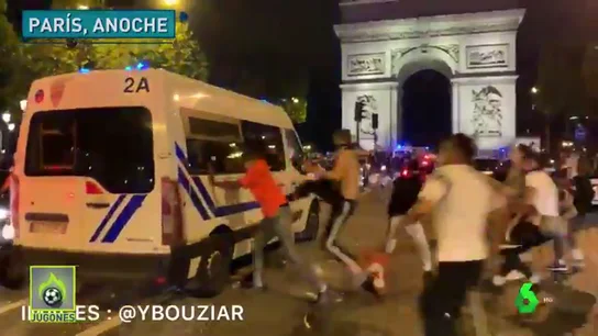 Ultras del PSG acorralan a la policía en la celebración del pase a la final de la Champions Ultras del PSG acorralan a la policía en la celebración del pase a la final de la Champions