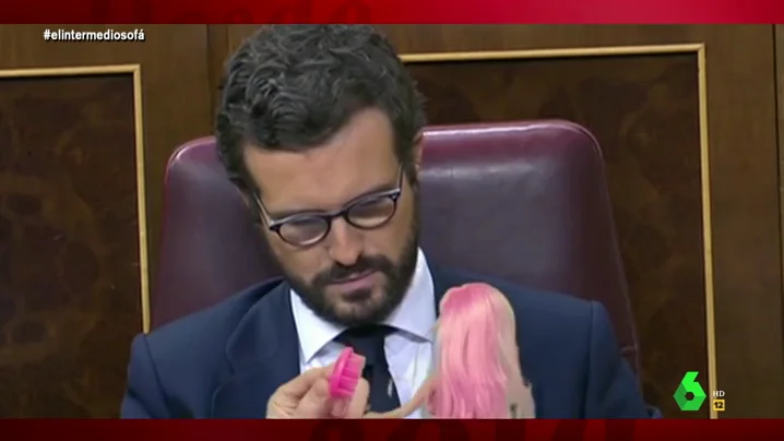 Vídeo manipulado - La extraña razón por la que Pablo Casado no presta atención a Santiago Abascal 