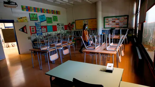 Aula vacía en un centro escolar Aula vacía en un centro escolar