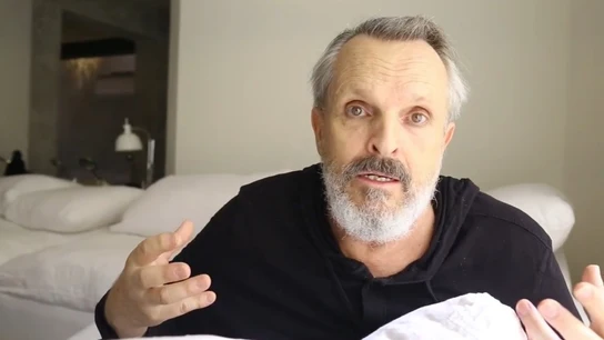 El cantante Miguel Bosé en un vídeo en el que habla sobre el uso de mascarillas. El cantante Miguel Bosé en un vídeo en el que habla sobre el uso de mascarillas.