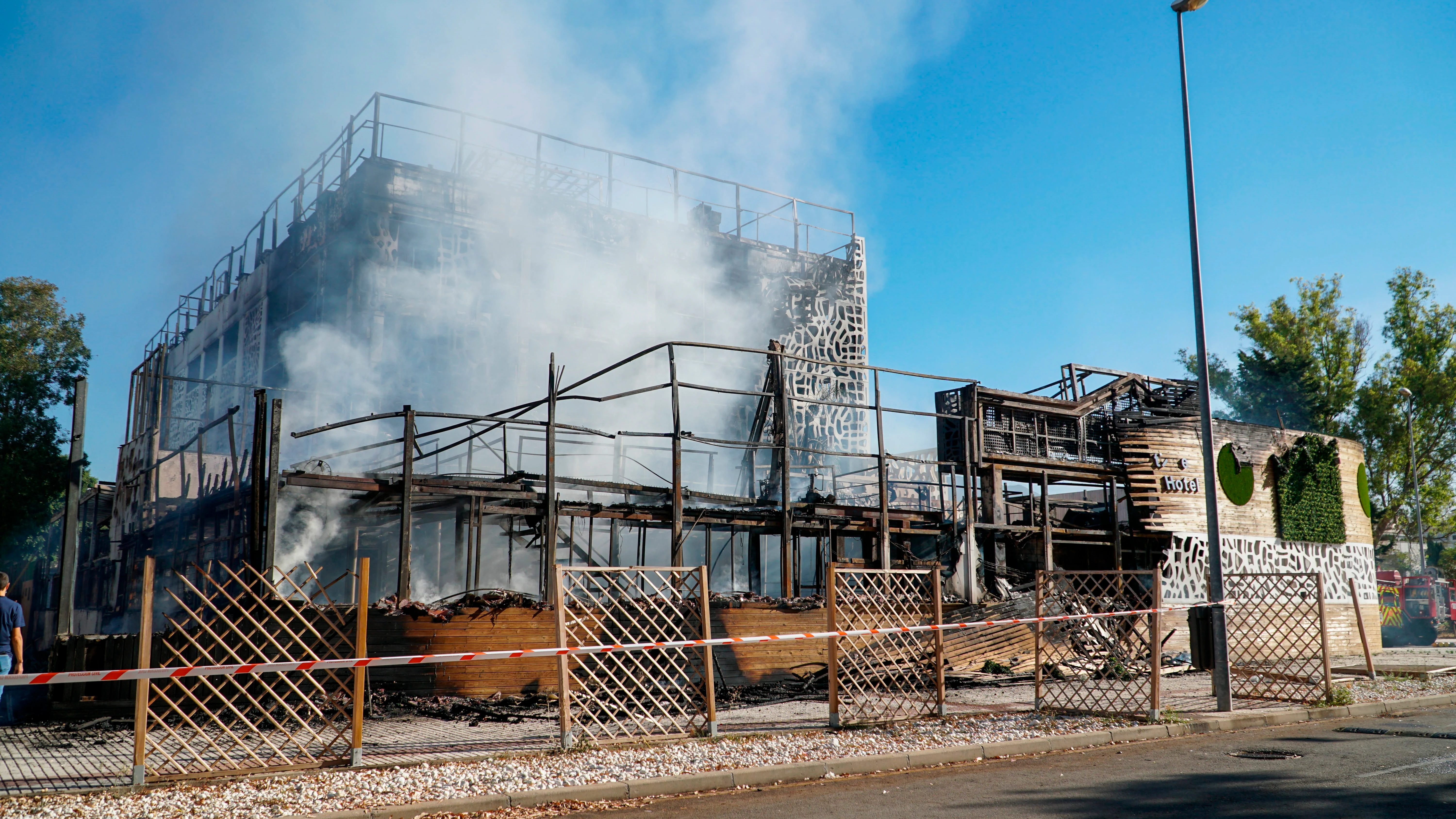 El polémico Hotel Sisu: incendios y una explosión por granada de mano