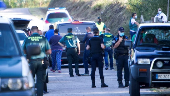 Agentes de la Guardia Civil junto a una finca de Soutomaior Agentes de la Guardia Civil junto a una finca de Soutomaior