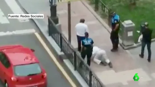 Un hombre finge ser un perro delante de la Policía para justificar que no lleva mascarilla en Cangas de Onís Un hombre finge ser un perro delante de la Policía para justificar que no lleva mascarilla en Cangas de Onís