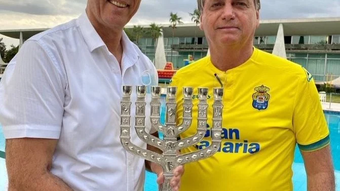 Jair Bolsonaro, con la camiseta de Las Palmas