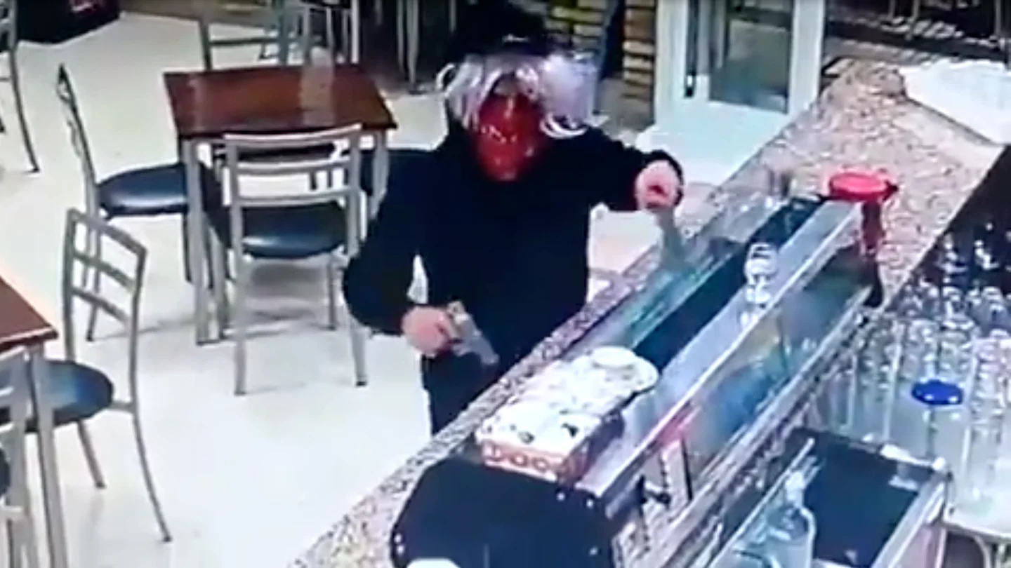 Una atracador intenta robar en un bar de Los Palacios Robo en un bar de Los Palacios