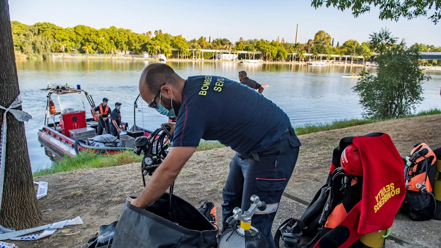 Hallan el cadáver del joven que había desaparecido en el río Guadalquivir Hallan el cadáver del joven que había desaparecido en el río Guadalquivir