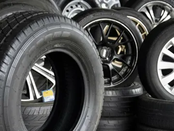 Los neumáticos son muy importantes, ya que es el único elemento del coche que tiene contacto directo con la carretera Los neumáticos son muy importantes, ya que es el único elemento del coche que tiene contacto directo con la carretera