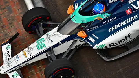 Fernando Alonso sufrió problemas mecánicos hacia el final de carrera 500 millas de Indianápolis