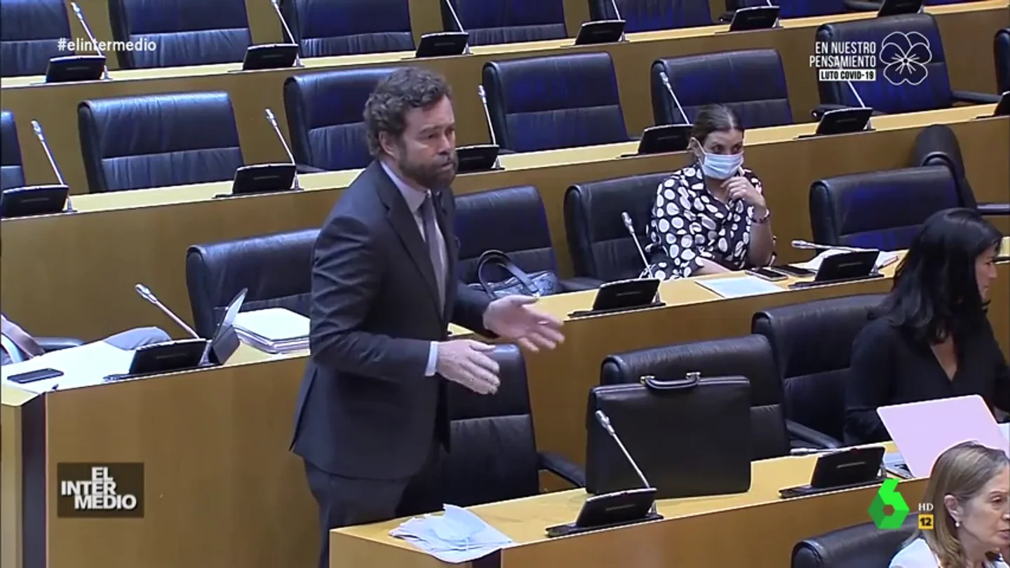 Vídeo manipulado - La respuesta de Espinosa a Iglesias antes de abandonar la comisión: "Afeite usted al canario si quiere" Vídeo manipulado - La respuesta de Espinosa a Iglesias antes de abandonar la comisión: "Afeite usted al canario si quiere"