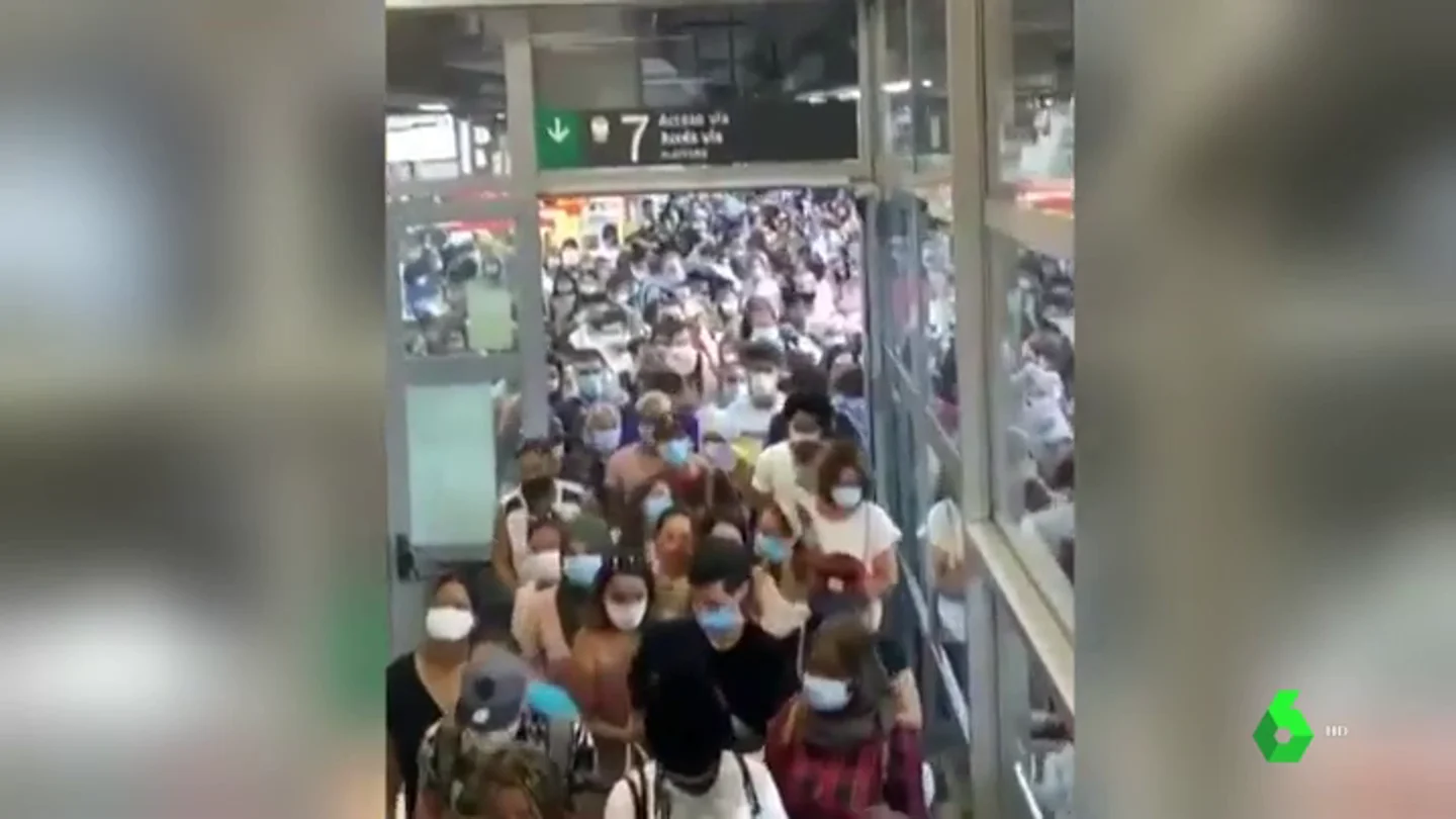 Los usuarios denuncian que resulta imposible guardar la distancia de seguridad en la estación estacion aglomerada