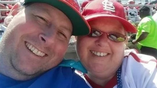 Brian Lee Hitchens en una fotografía con su mujer Brian Lee Hitchens en una fotografía con su mujer