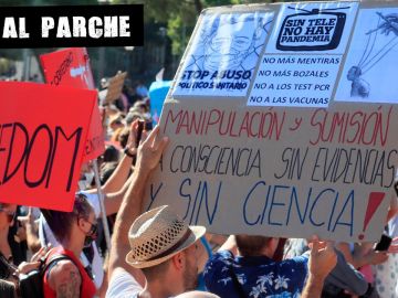 Manifestantes contra el uso de la mascarilla en Colón