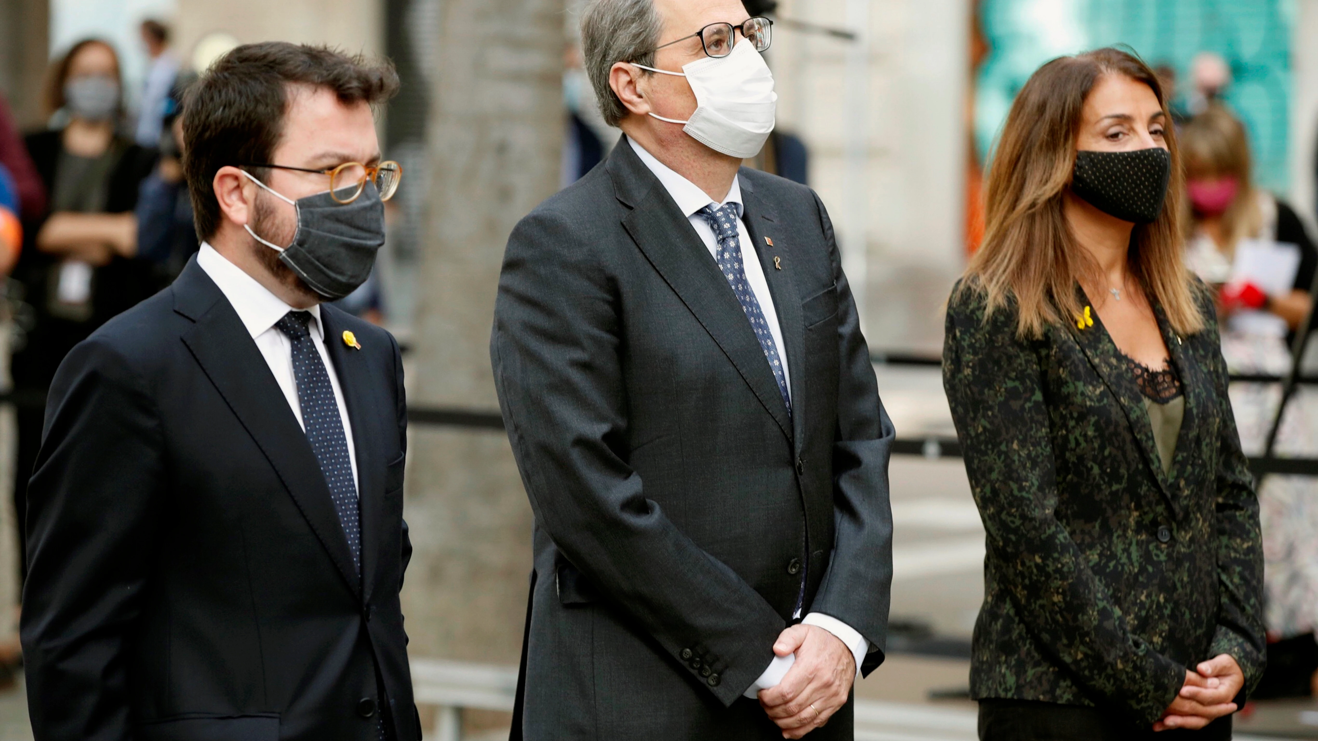 Quim Torra, Pere Aragonès y Meritxell Budó durante la ofrenda floral